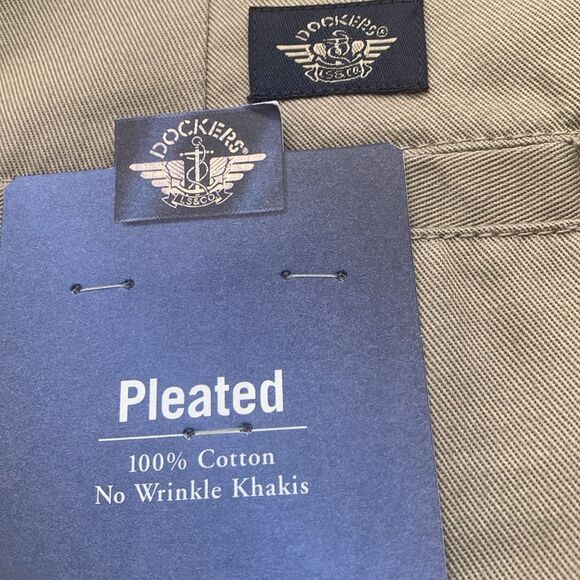 Take 50% OFF- Dockers Men's Pleated Tan Khaki No Wrinkle Shorts, Size-38W - Picture 6 of 8